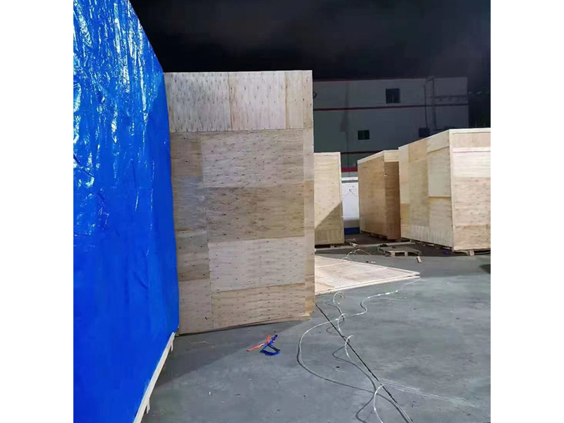 中山(shān)某公司(si)真空防(fang)雨木箱(xiang)